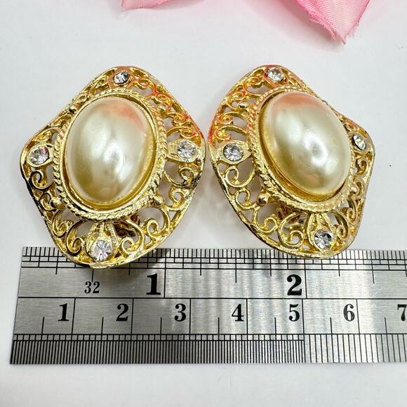 Vintage Faux Pearl Cabochon Filigree Rhinestone Huge Romantic Chic Clip Earrings - Picture 11 of 13